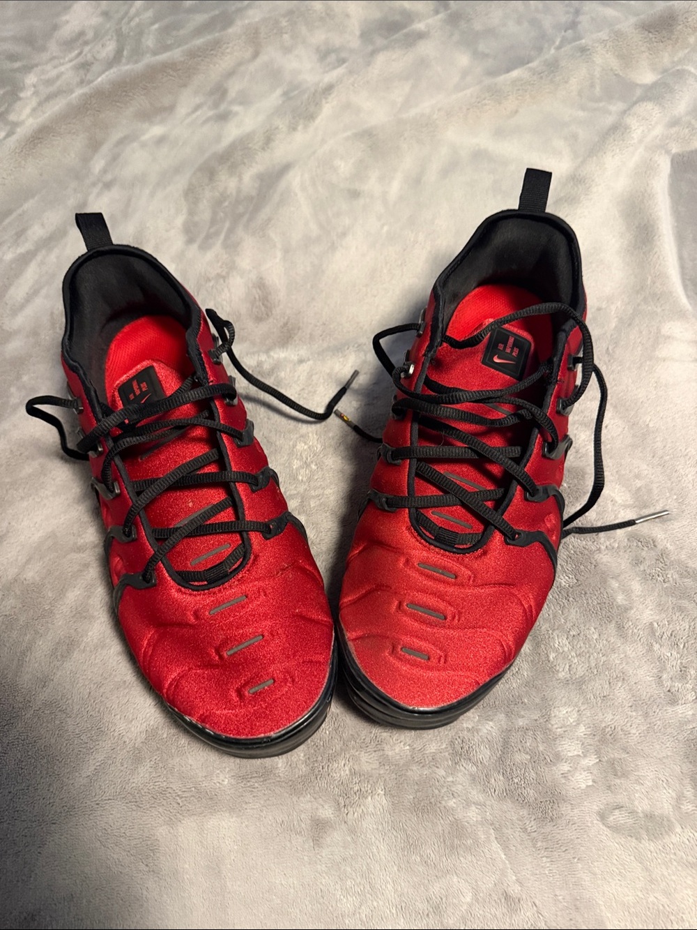 Nike Men's Red and Black Athletic Lace-Up Trainers